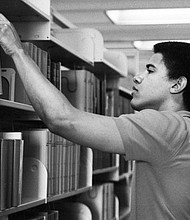 Barack Obama in Occidental’s Clapp Library sometime between 1979 and 1981. (PHOTO: THOMAS GRUMMAN)