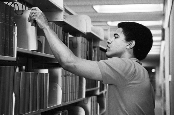 Barack Obama in Occidental’s Clapp Library sometime between 1979 and 1981. (PHOTO: THOMAS GRUMMAN)