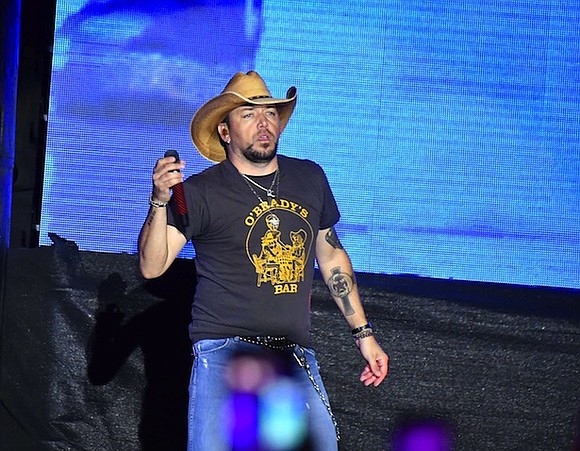 Country music star Jason Aldean returned to Las Vegas a week after a deadly mass shooting to visit with some …