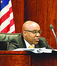 State Senator Kwame Raoul, (District 13th) and the Special Committee on Pension Investments recently reviewed Illinois Municipal Retirement Fund’s (IMRF) eorts in meeting diversity goals among emerging minority investment firms. Photo Credit: Christopher Shuttlesworth