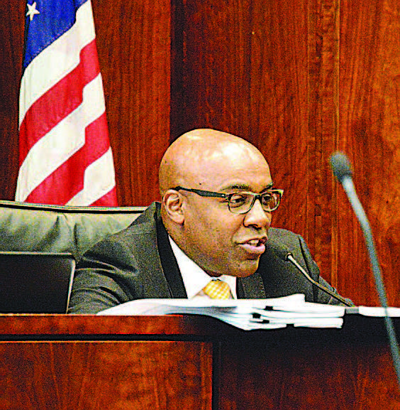 State Senator Kwame Raoul, (District 13th) and the Special Committee on Pension Investments recently reviewed Illinois Municipal Retirement Fund’s (IMRF) eorts in meeting diversity goals among emerging minority investment firms. Photo Credit: Christopher Shuttlesworth
