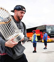 The MVP, George Springer, bringing the Commissioner’s Trophy home to Houston./Houston Astros' Facebook