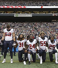 Houston Texans take a knee/credit: Good Black News