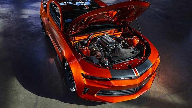 under the hood of the full-scale 2018 Chevrolet Camaro Hot Wheel 