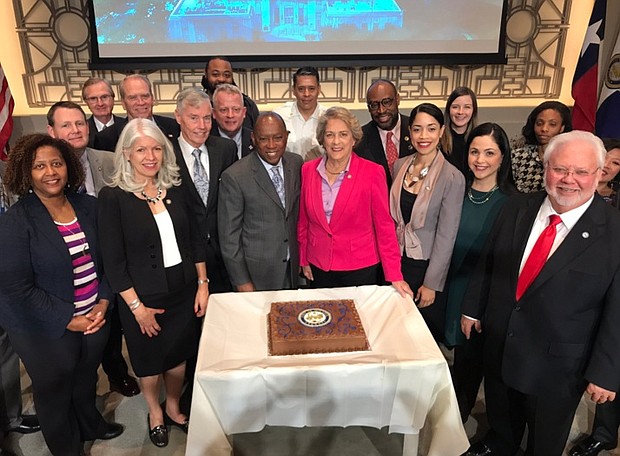 Mayor Sylvester Turner, Houston City Council and others celebrate the city's victory/Twitter-houstontx