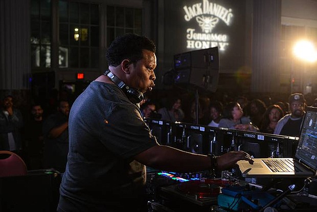 Legendary hip-hop producer and DJ, Mannie Fresh, shows off  his skills on the one’s and two’s in front of a packed house at the Art, Beats and Lyrics event in Houston.  Presented by Jack Daniel’s Tennessee Honey, Art Beats and Lyrics showcases some of today’s best upcoming artists, along with seasoned veterans in art and music under one roof. For information on Art, Beats and Lyrics please visit www.JackHoneyABL.com. (Photo by Kat Goduco/AB+L)