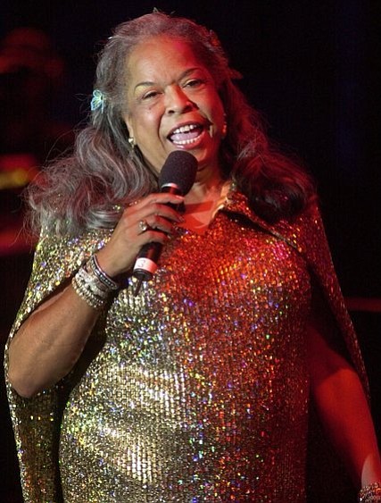 Ms. Reese performed in concert in 2001 as part of Detroit 300, a festival celebrating the city’s 300th anniversary. As a singer, she had her first big hit record in 1957, with the romantic ballad “And That Reminds Me.” (Credit: Paul Warner/Associated Press)