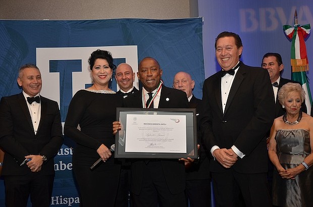 Mayor Sylvester Turner receiving the Ohtli Award/photo courtesy of Houston Hispanic Chamber of Commerce
