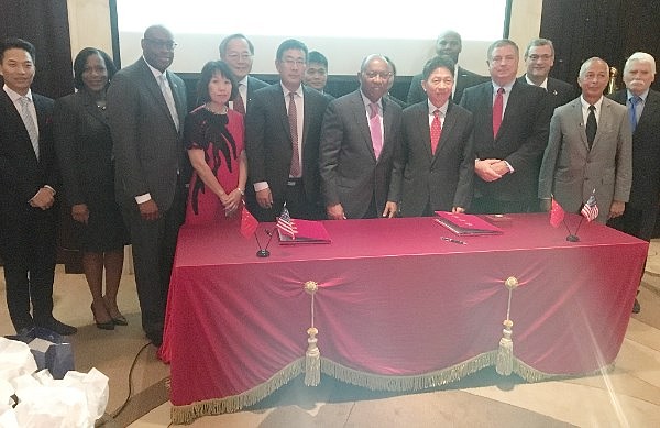 Photo includes Chinese and Houston business and government officials. From left to right: Marvalette Hunter, Chief of Staff, City of Houston; Council Member Larry Green; Mayor Sylvester Turner; Council Member Greg Travis; Greater Houston Partnership President and CEO, Bob Harvey; Mario Diaz, Director Houston Airport System; Andy Icken Director of Economic Development.
 