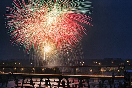 Sandra Sellars/Richmond Free Press
Fireworks over the James River in 2015.