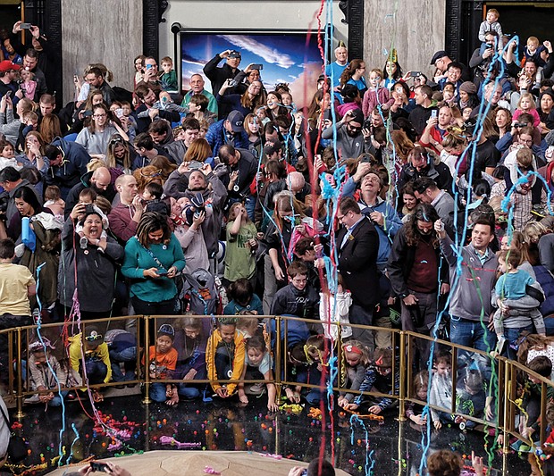 Ringing in the new year! // New Year’s Eve in Richmond was a day — and night — of celebration and looking ahead to 2018. hundreds of children and their families gathered early in the day for the annual Science Museum of Virginia’s “Noon Year’s Eve’ celebration for the family friendly bash complete with streamers and a ball drop welcoming 2018.
 