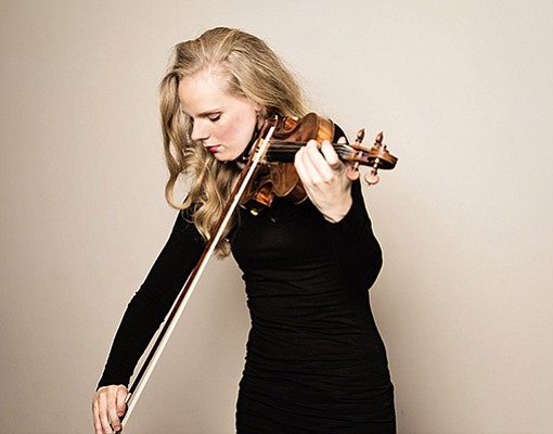  Dutch violin virtuoso Simone Lamsma