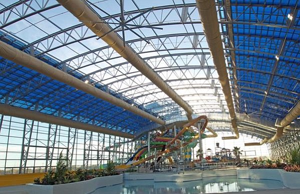 The largest indoor water park under a single curved retractable roof in the USA.