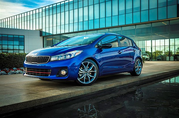 2017 Kia Forte SX 5 DR