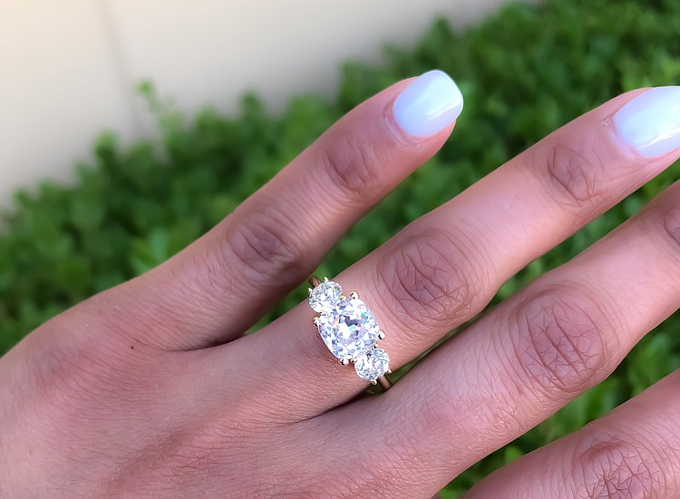 15 Classic Diamond Engagement Rings ~ KISS THE BRIDE MAGAZINE