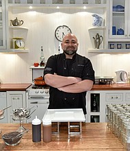 	Chef Duff Goldman says he's sorry he didn't have a real ring on such short notice.