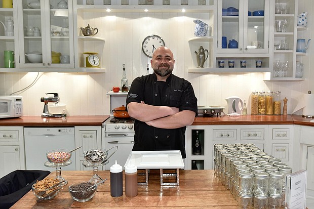 	Chef Duff Goldman says he's sorry he didn't have a real ring on such short notice.