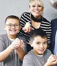 Rachelle Renee and her children