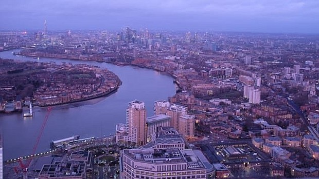 London's skyline is one of the world's most famous -- from this sleek modern glamor of the Shard to St Paul's Cathedral's classic dome. Now this striking cityscape is the subject of the world's first gigapixel photoshoot.