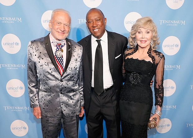 Buzz Aldrin, Mayor of Houston Sylvester Turner and Joanne King Herring 