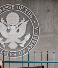 	US officials have issued a health alert after a US government employee stationed in southern China reported "abnormal sensations of sound and pressure" that indicated a mild brain injury.