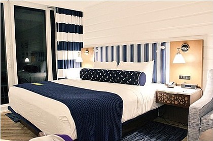 Hutchinson Shores Resort & Spa hotel room