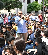  Wynton Marsalis with students