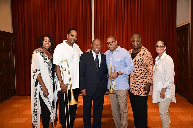  Wynton Marsalis with Mayor Sylvester Turner, Dr. Rhea Lawson, Licia Ellis, Vincent Gardner