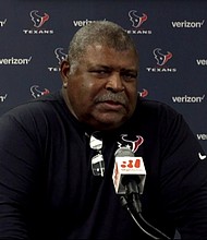 Coach Romeo Crennel 