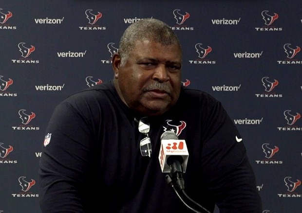 Coach Romeo Crennel 
