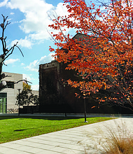 The Smart Museum of Art’s upcoming From Spaces to Places Walking Tour will take place on July 5 and is free and open to the public. The tour begins at Giuseppe Penone’s Idee di Pietra (pictured) located near the
south entrance of the Booth School of Business.