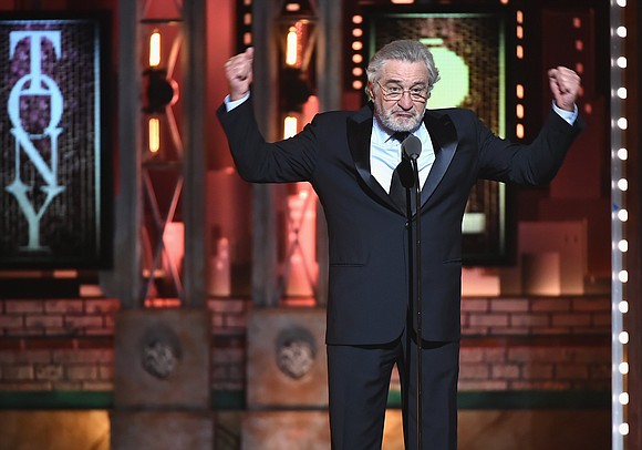 A day after he took a swipe at President Donald Trump, Robert De Niro has apologized -- not to the …