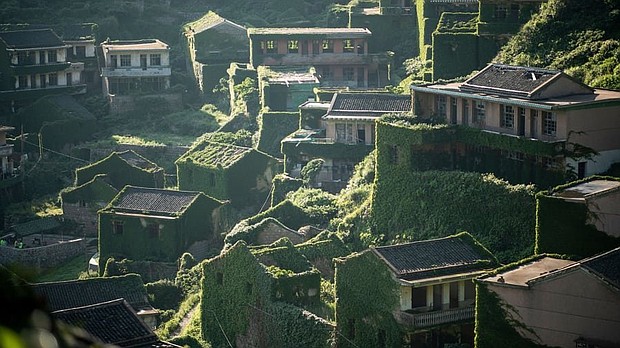 Houtouwan, once the most prosperous fishing village on Shengshan Island, has been reclaimed by nature after being deserted for almost two decades.