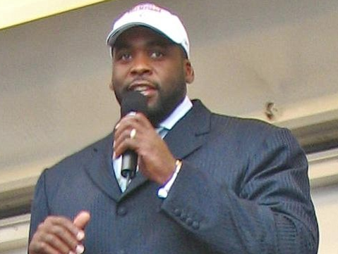 kwame kilpatrick mayor detroit former pardon trump granted asks early release