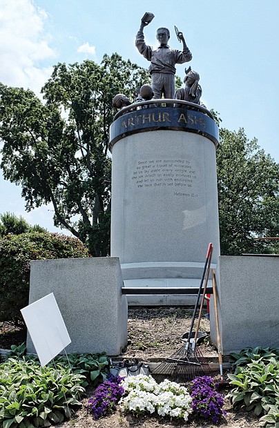 CITYSCAPE-Slices of life and scenes in Richmond-
Volunteers from the Richmond Tennis Association add touches of color, including their own green thumbs, to the Arthur Ashe Monument at Monument and Roseneath avenues in Richmond’s West End.