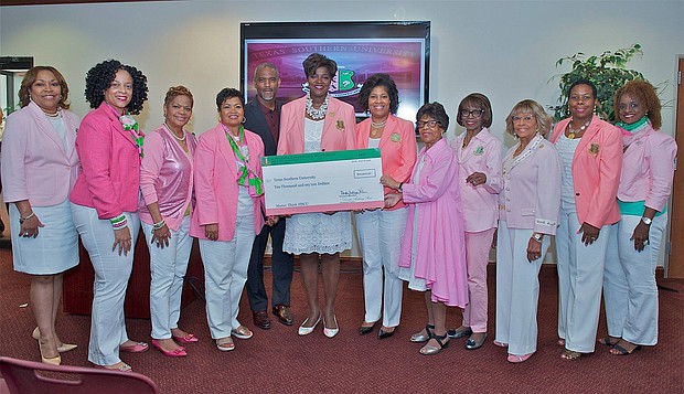 AKA makes donation to Texas Southern University
