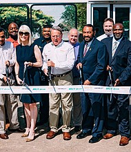 METRO Board members Sanjay Ramabhadran and Cindy Siegel along with President & CEO Tom Lambert join Missiouri City Mayor Allen Owen, U.S. Rep. Al Green and others for commemorative ribbon cutting.