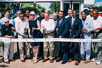 METRO Board members Sanjay Ramabhadran and Cindy Siegel along with President & CEO Tom Lambert join Missiouri City Mayor Allen Owen, U.S. Rep. Al Green and others for commemorative ribbon cutting.