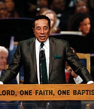 Motown singer Smokey Robinson, who has been Ms. Franklin’s friend since childhood, crooned a short song after giving remarks.
