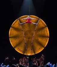  Matt Beard / Costumes: Giovanna Buzzi / 2016 Cirque du Soleil