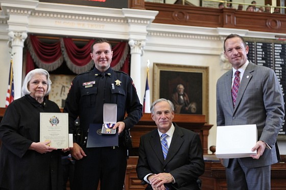 Governor Greg Abbott today presented the 2018 Star of Texas Awards to peace officers, firefighters and first responders who demonstrated …