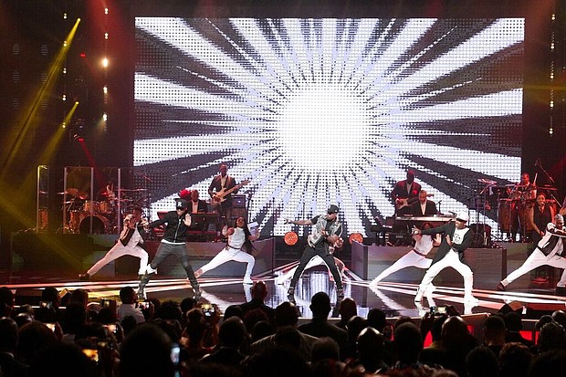 Bell Biv Devoe, Ronnie DeVoe, Michael Bivins, Ricky Bell Perform