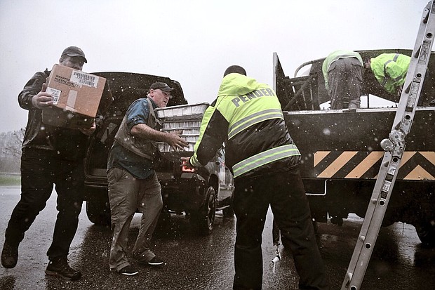 JosÃ© AndrÃ©s, the renowned chef, equipped with a team of cooks and volunteers and a ton of food, is feeding people in the Carolinas who were hit by Hurricane Florence.