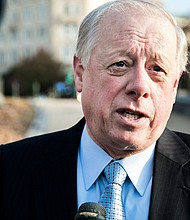 Democratic Senate hopeful Phil Bredesen is going all out to highlight his pledge to break with his own party as he seeks to win in conservative Tennessee.