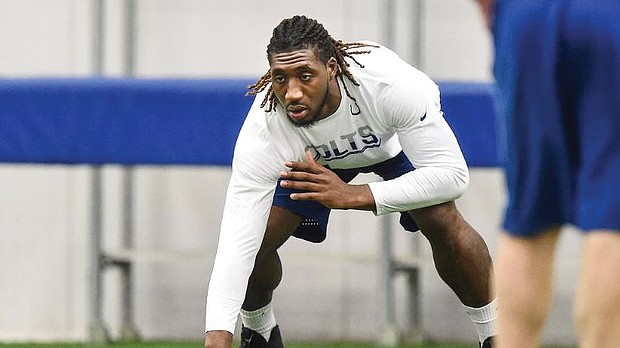 Mo Alie-Cox practicing