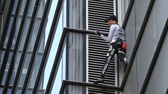 A daredevil climber known as the "French Spiderman" has scaled a London skyscraper with his bare hands. Stunned office workers …