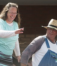 Republican Kim Davis, the Kentucky court clerk who became a conservative Christian heroine for refusing to sign same-sex marriage certificates three years ago, lost her re-election bid Tuesday, according to unofficial results posted by the Kentucky State Board of Elections.