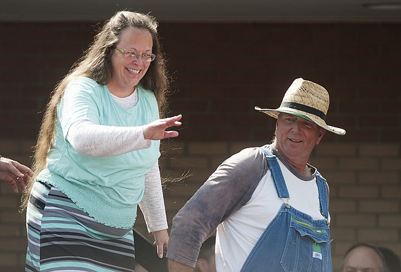 Republican Kim Davis, the Kentucky court clerk who became a conservative Christian heroine for refusing to sign same-sex marriage certificates …