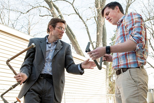 Marc Edwards and student William Rhoads in Flint, Michigan