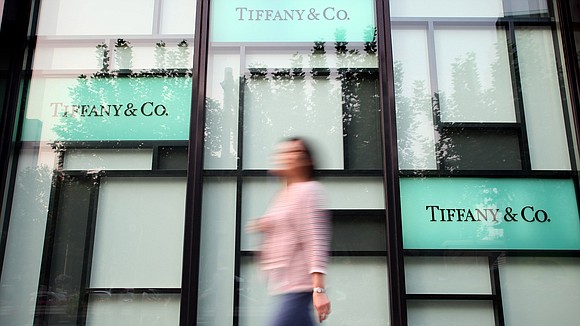 Chinese tourists in the United States slowed their spending at Tiffany during its most recent quarter, a troubling sign for …